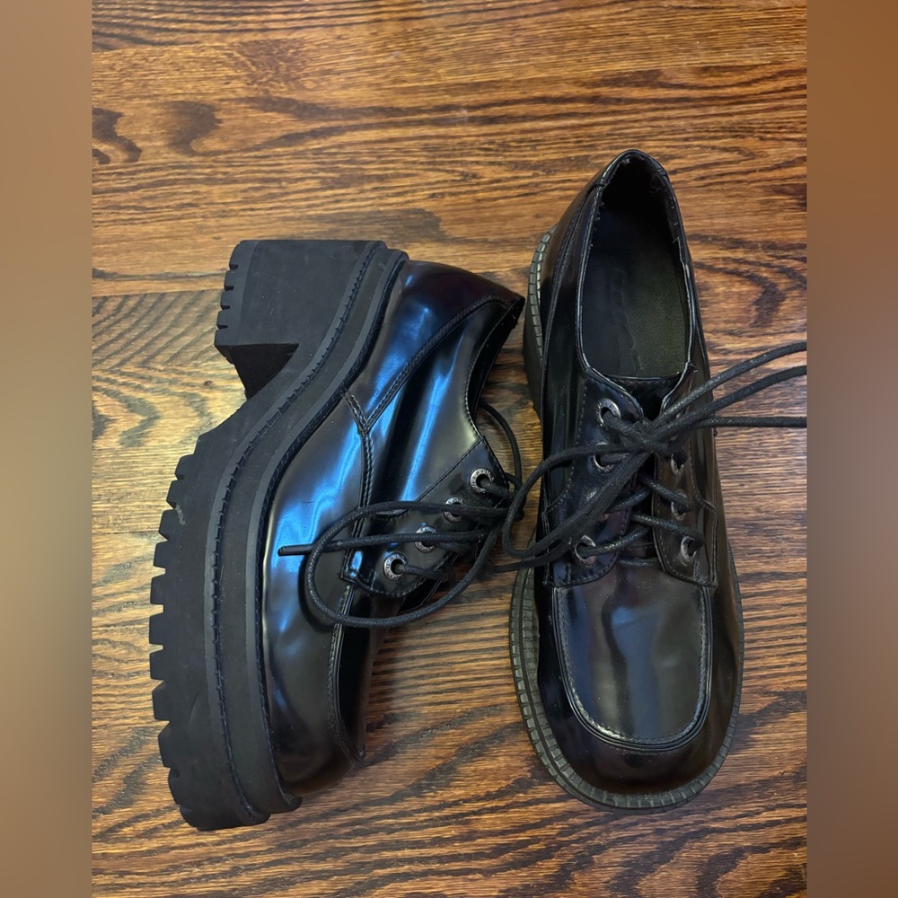UNIF Penny Shoe, Heeled Oxford Shoe, Black patent leather,